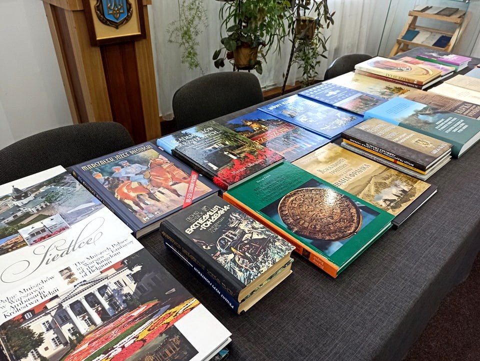 Книжковий фонд ДІКЗ «Нагуєвичі» поповнився надзвичайно цікавою літературою