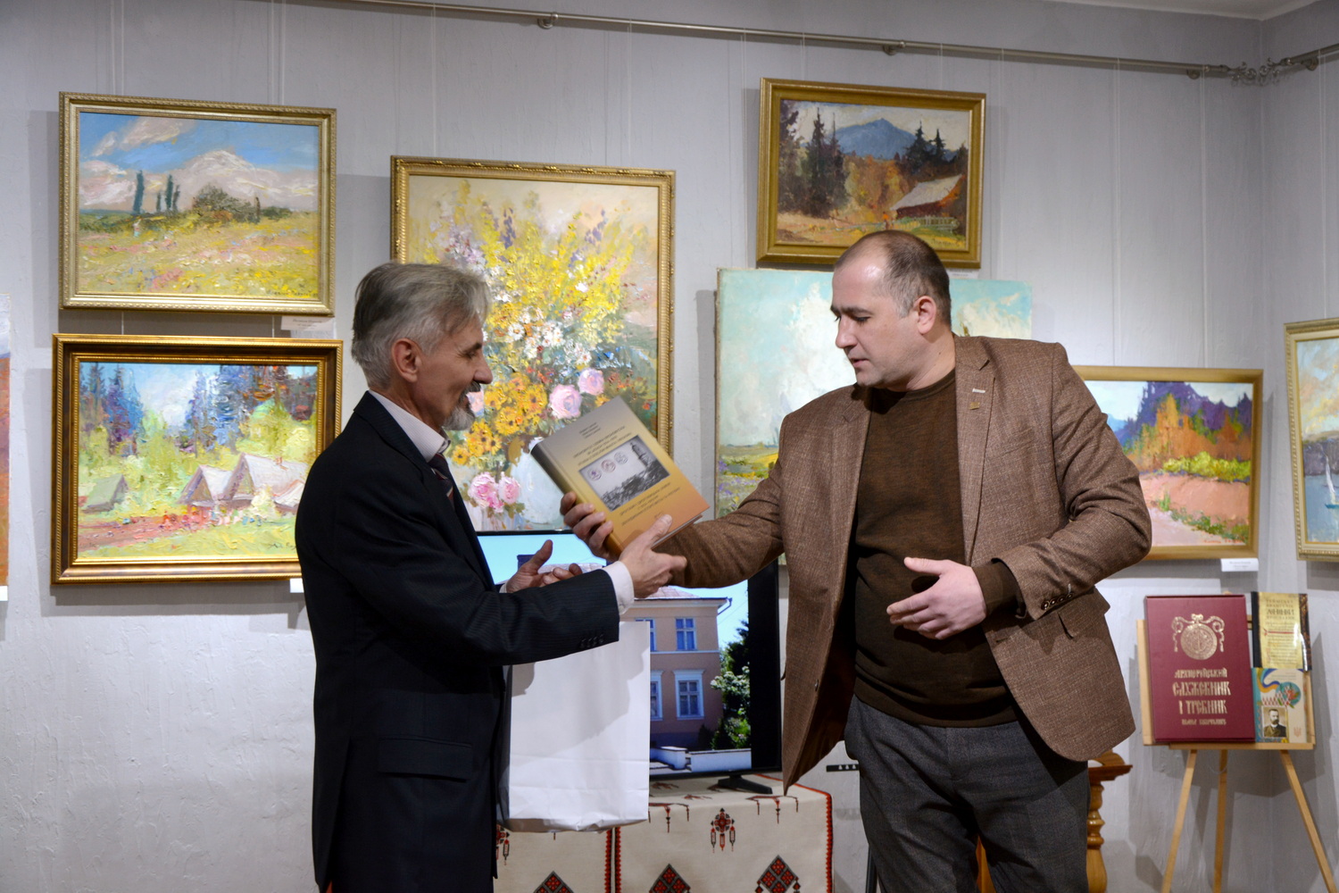 Делегація ДІКЗ «Нагуєвичі» привітала історико-краєзнавчий музей Борислава з 30-річчям