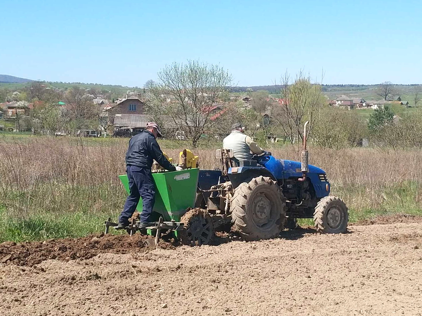 На Франковому полі посадили картоплю для Збройних Сил України