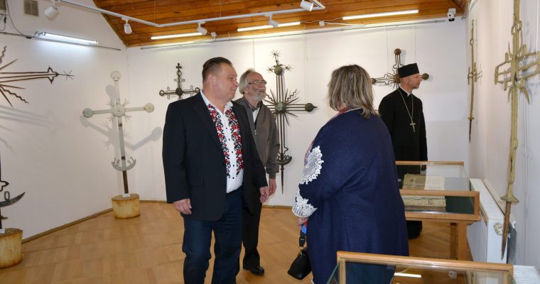 В ДІКЗ «Нагуєвичі» відкрилася музейна виставка «Хресту твоєму поклоняємось, Владико…»