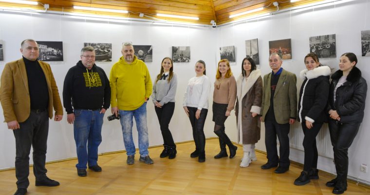 Фотовиставка «Балтійський шлях – шлях свободи…»