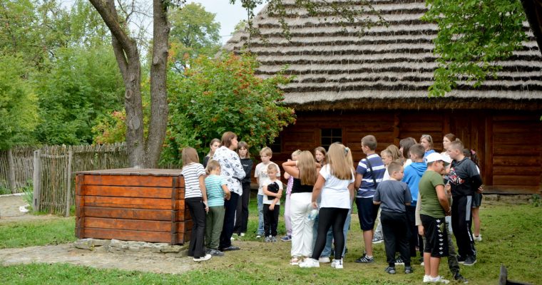 В музеї розорнута виставка фотографій до 44-ї річниці відкриття «Батьківської садиби І. Франка»
