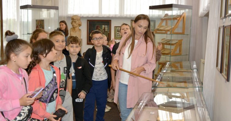Лекція на тему «200 років «Золотій книзі» Нормальної школи оо. Василіан у Дрогобичі»